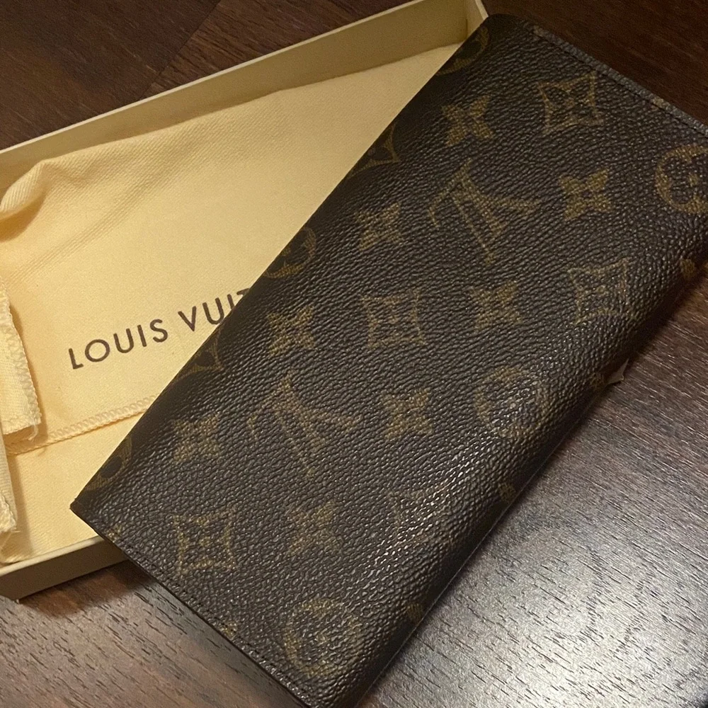 Louis Vuitton Emelie Monogram Wallet 💕 - Picture 6 of 8